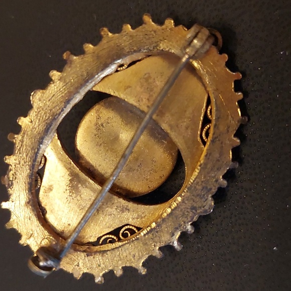 Antique Scrollwork Filigree Topaz Honey Faceted Glass Gold Brooch Pin - Picture 6 of 16